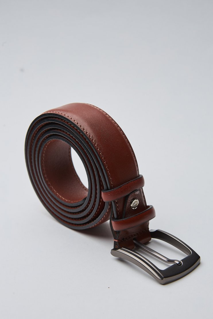 Мужской ремень коричневый гладкий в строчку